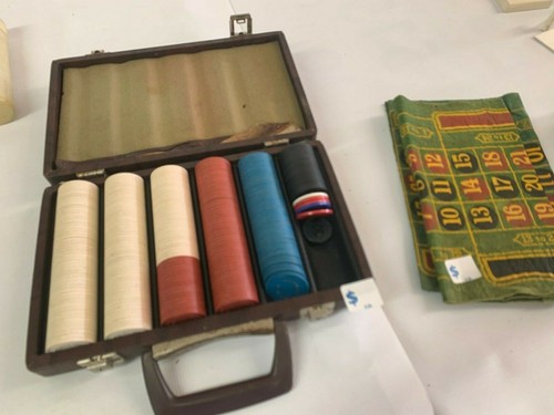 Poker chip carrying case - chip,